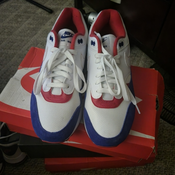 Nike - Picture 4 of 4